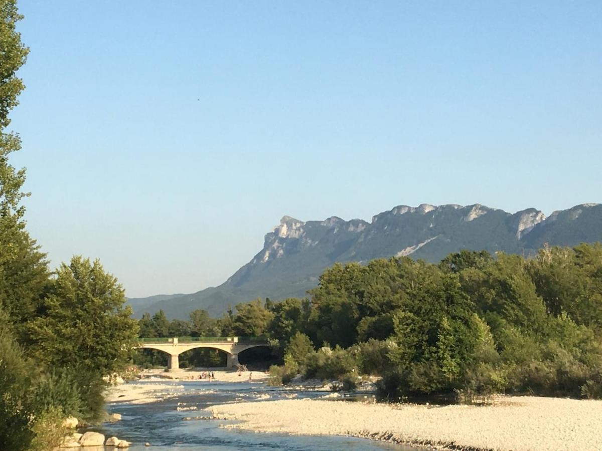 Maison De Vacances Avec Ses Petits Chalets Aouste-sur-Sye Bagian luar foto