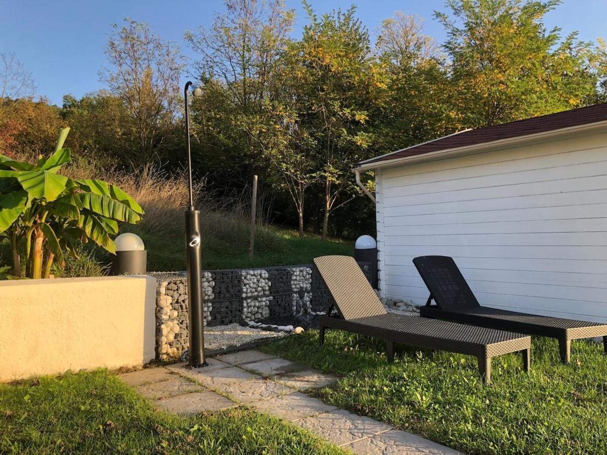 Maison De Vacances Avec Ses Petits Chalets Aouste-sur-Sye Bagian luar foto