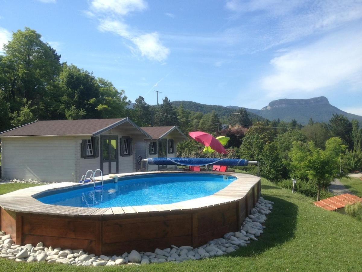 Maison De Vacances Avec Ses Petits Chalets Aouste-sur-Sye Bagian luar foto