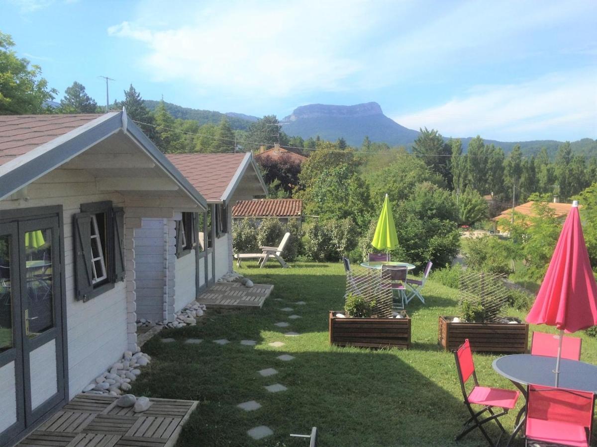 Maison De Vacances Avec Ses Petits Chalets Aouste-sur-Sye Bagian luar foto