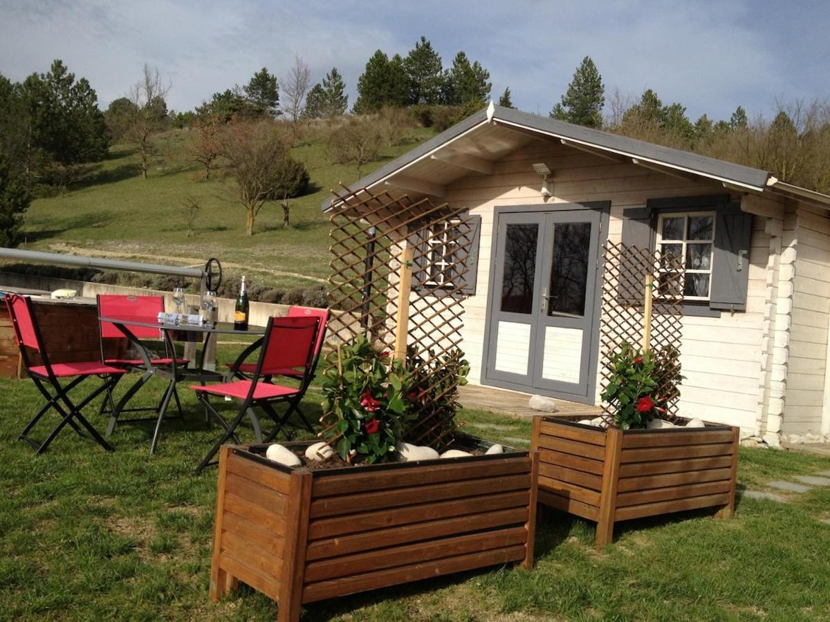 Maison De Vacances Avec Ses Petits Chalets Aouste-sur-Sye Bagian luar foto