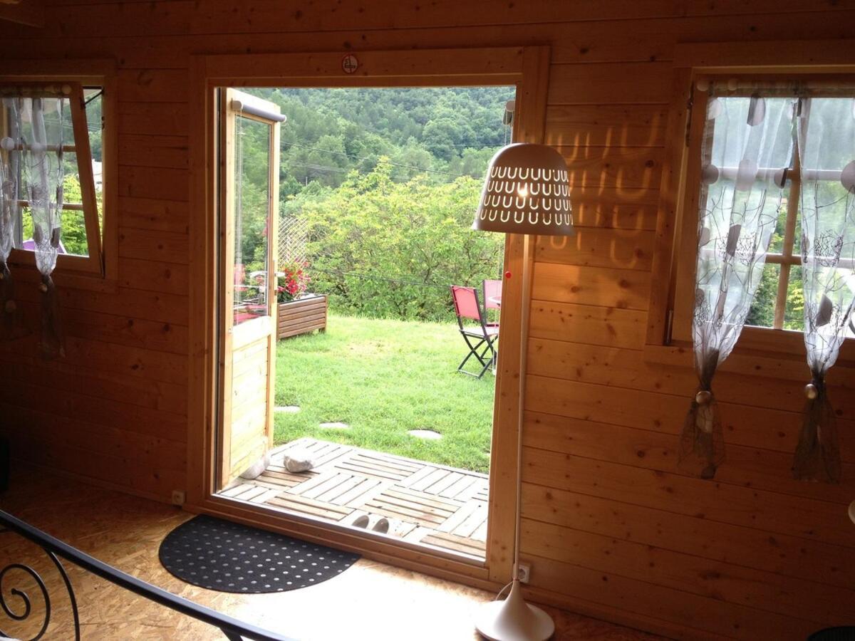 Maison De Vacances Avec Ses Petits Chalets Aouste-sur-Sye Bagian luar foto